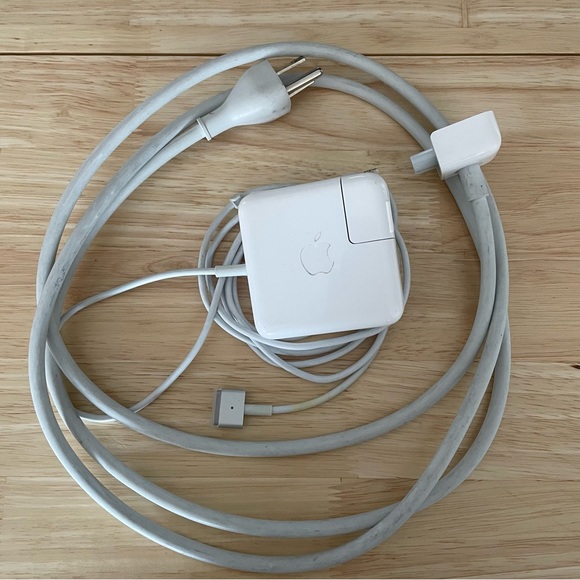 Apple Other - APPLE MACBOOK 45W MAGSAFE CHARGER